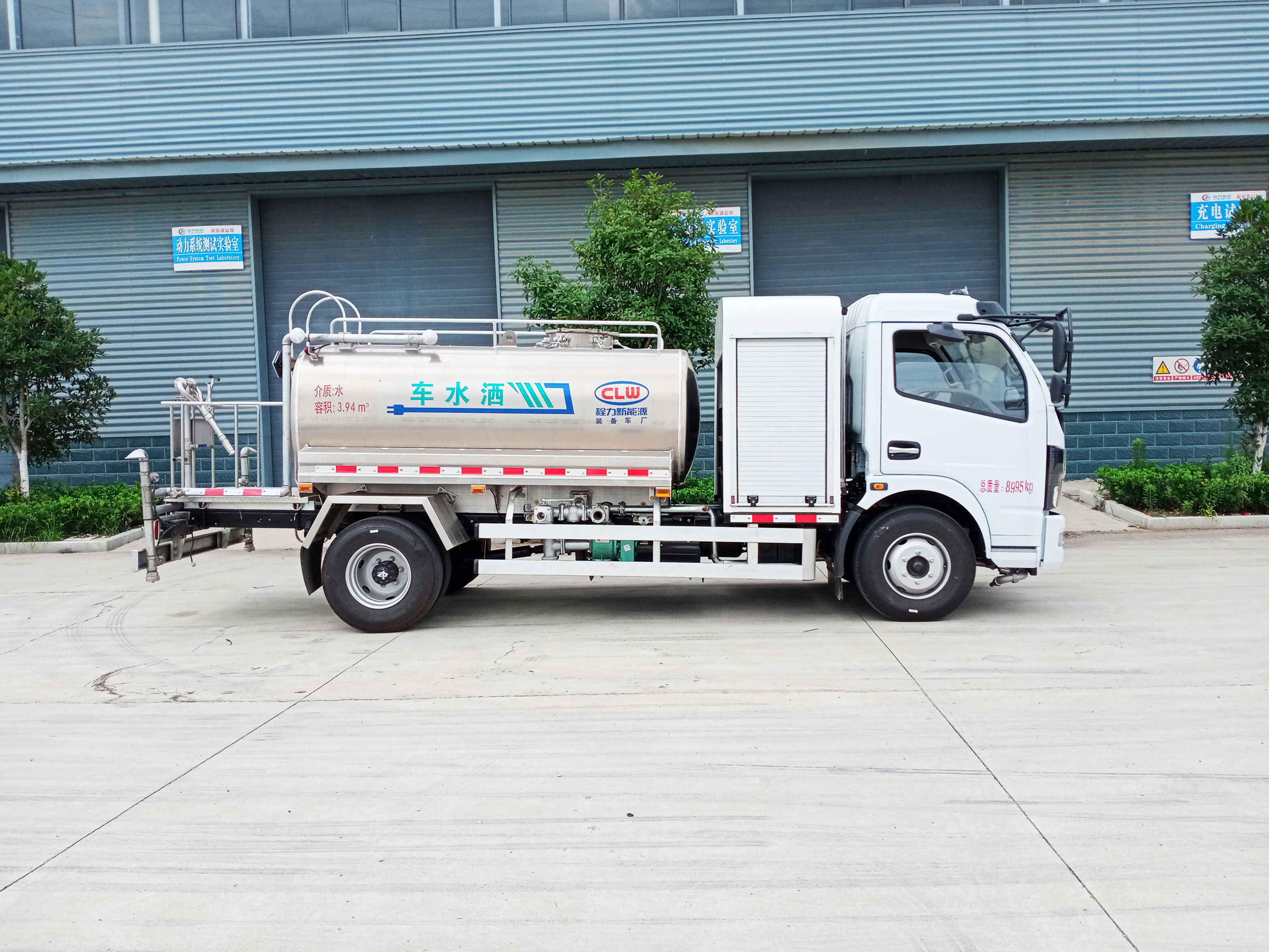 東風(fēng)凱普特3.94方多功能綠化噴灑車圖片3