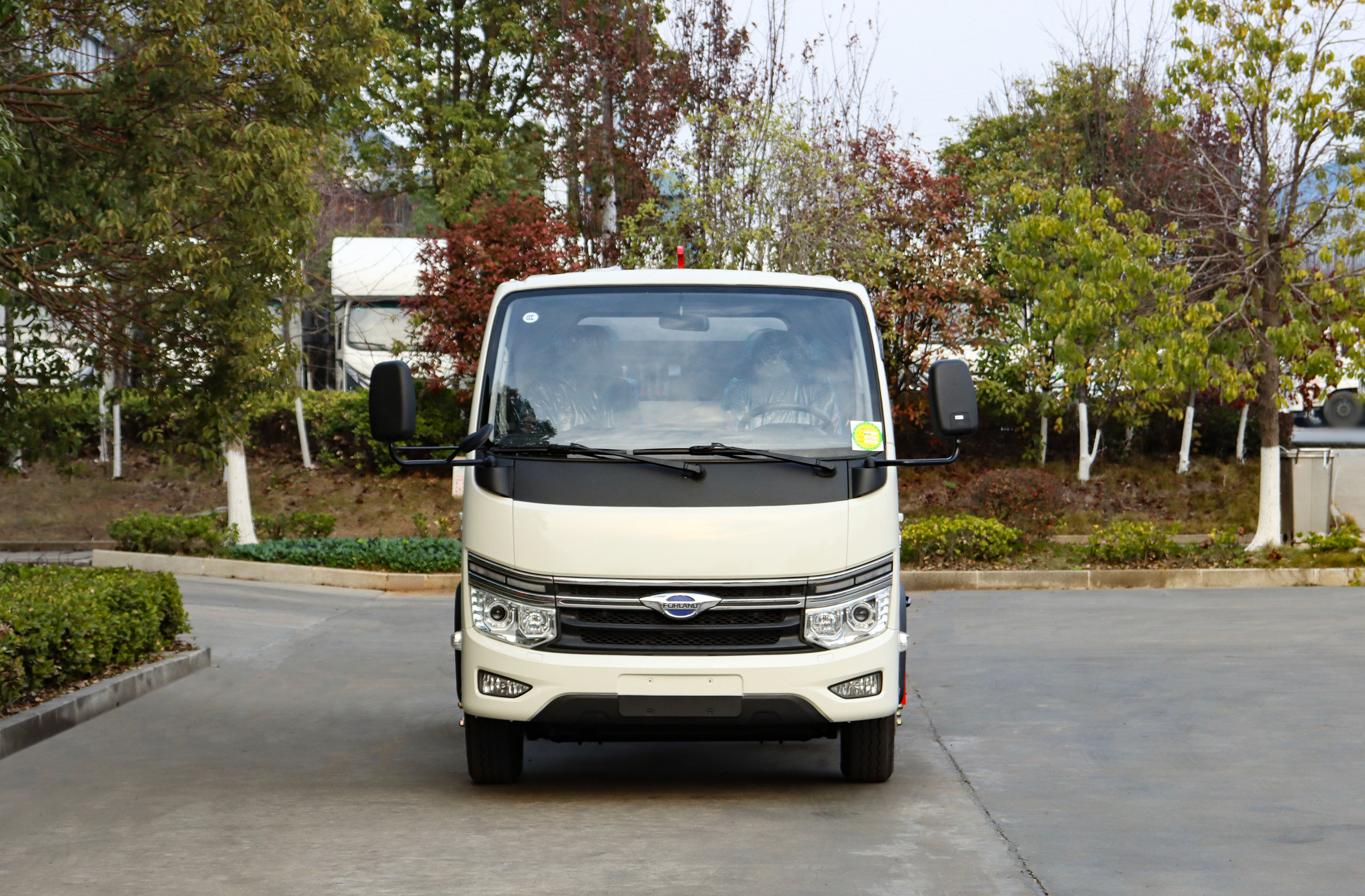 福田領(lǐng)航2.5方純電動(dòng)車(chē)廂可卸式垃圾車(chē)圖片2