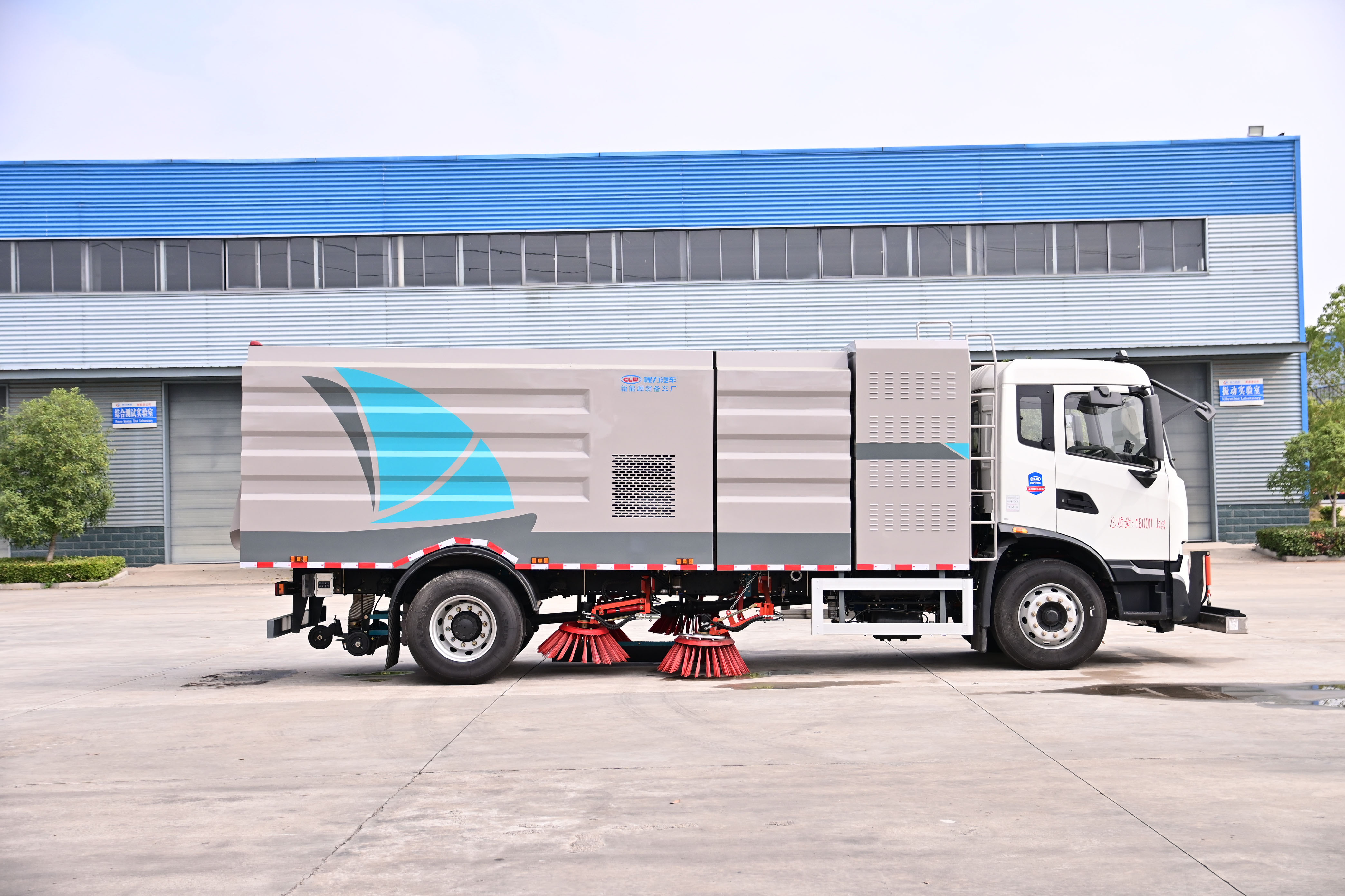 東風(fēng)天錦純電動12方掃路車加裝機(jī)場專用圖片3