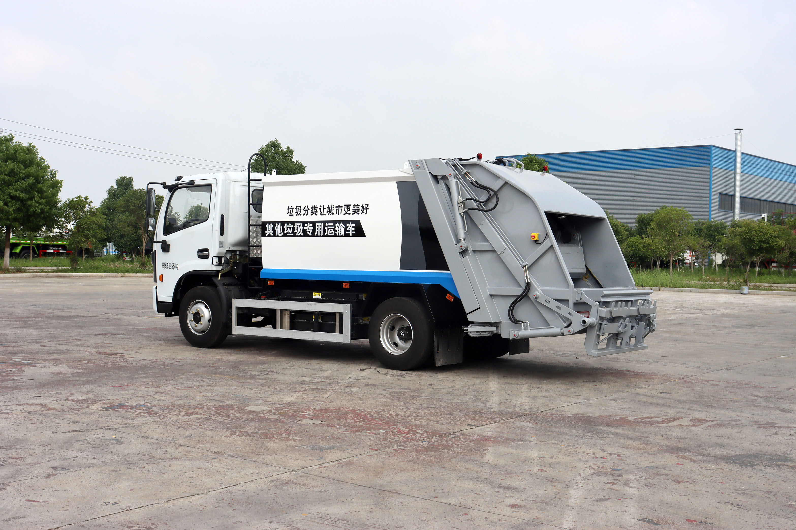 6方東風(fēng)凱普特純電動壓縮式垃圾車圖片4