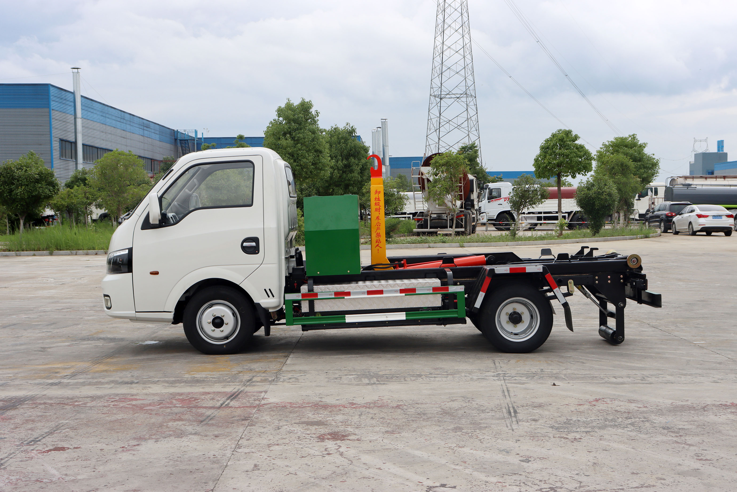 2.5方東風(fēng)華神純電動車廂可卸式垃圾車圖片3