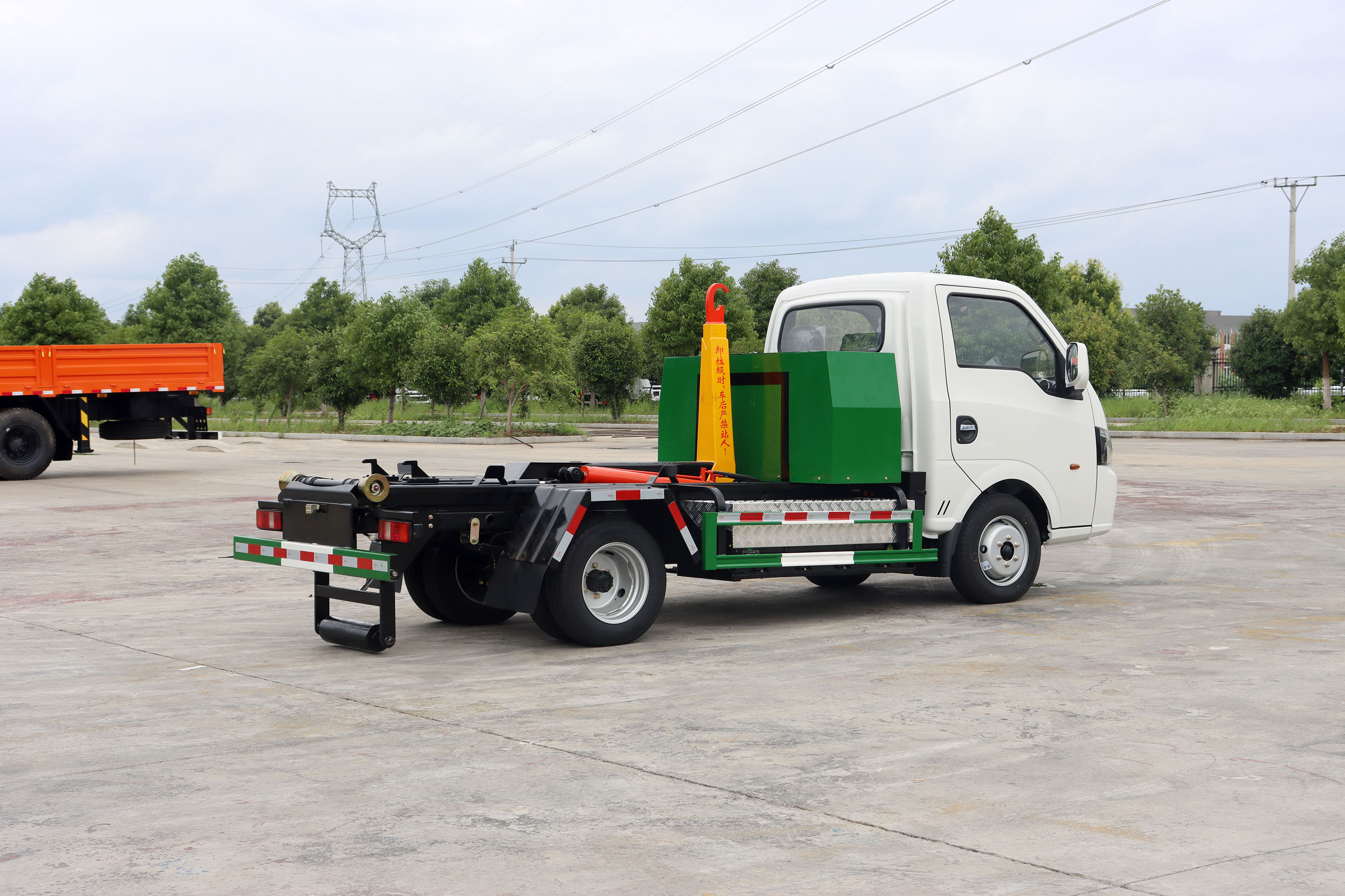 2.5方東風(fēng)華神純電動車廂可卸式垃圾車圖片4