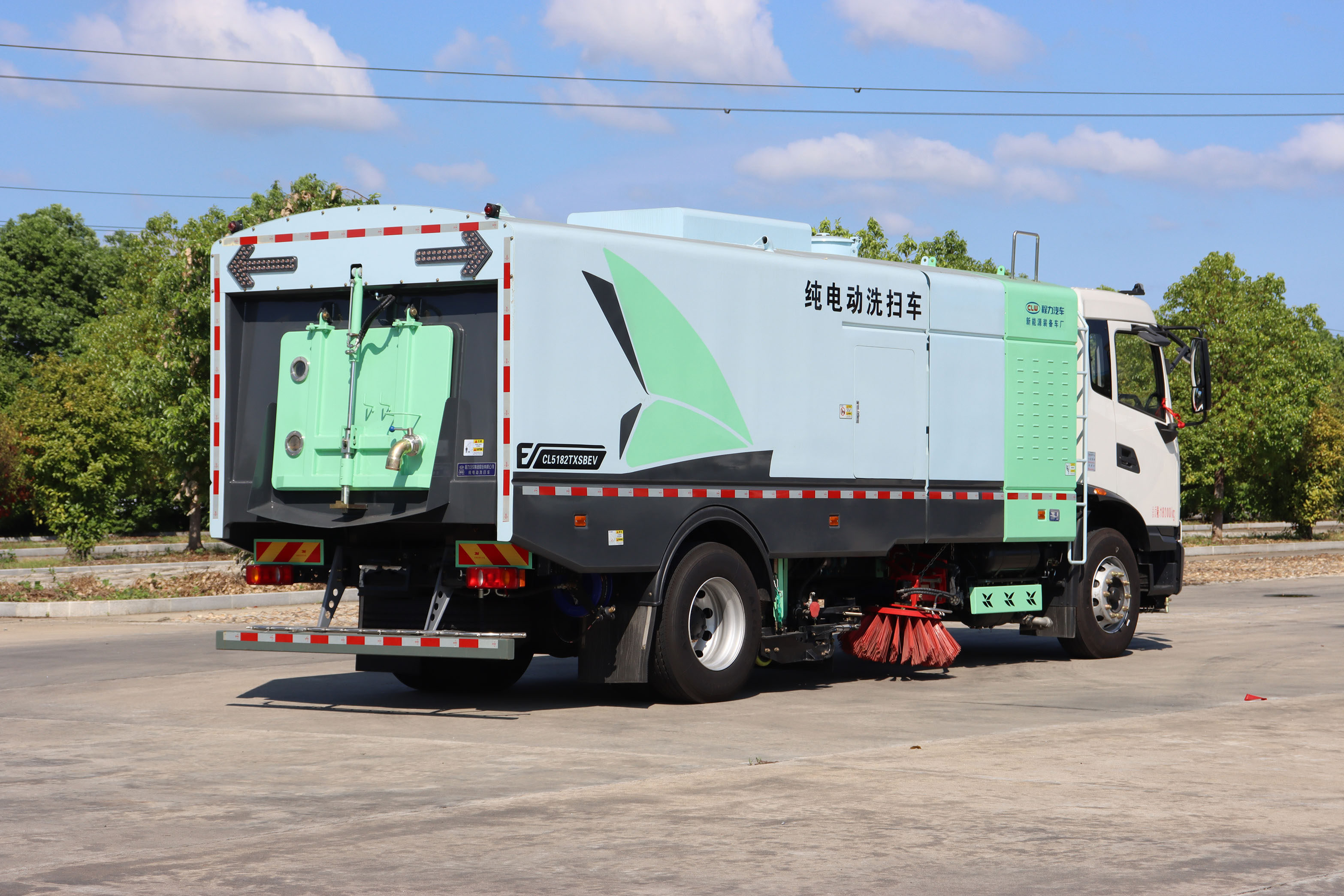 東風(fēng)天錦15方純電動高端洗掃車圖片4