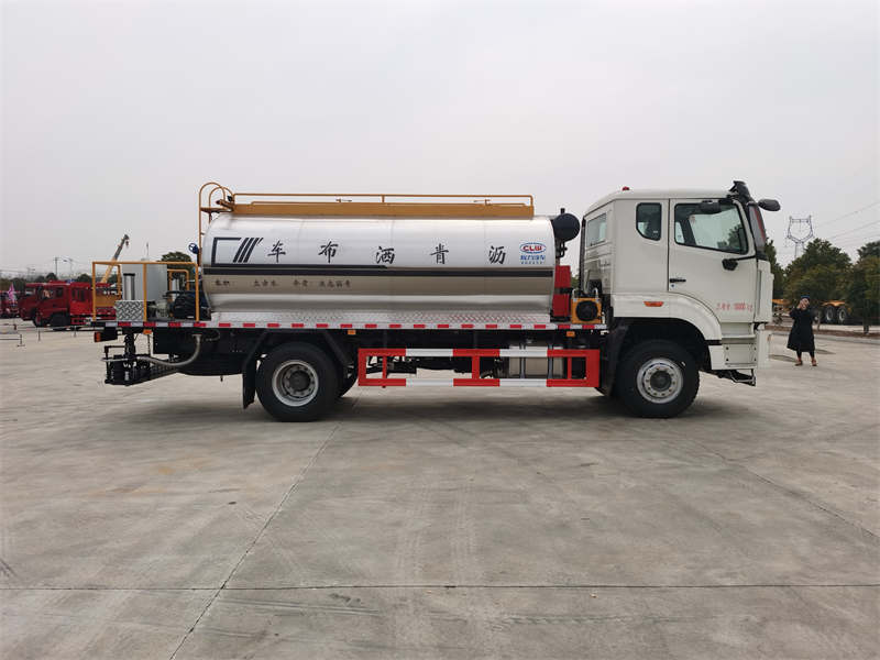 重汽豪沃8.86方智能型瀝青灑布車(chē)圖片3