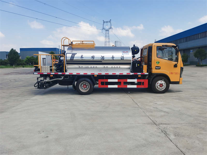 東風小多利卡高端瀝青灑布車圖片3