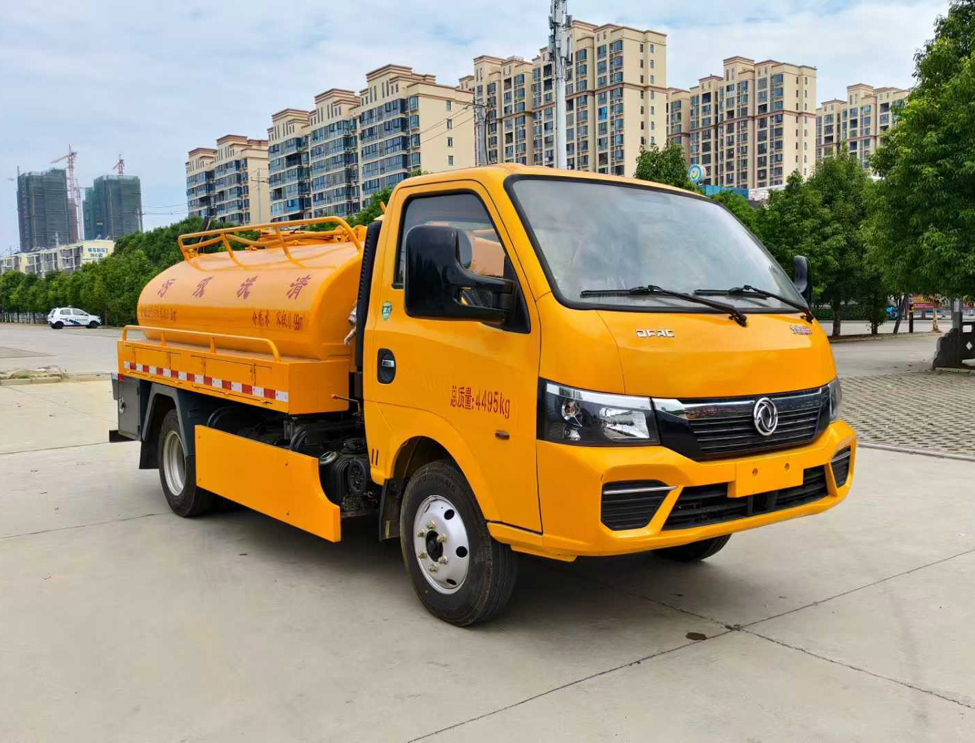 東風(fēng)途逸藍牌1.24方清洗吸污車